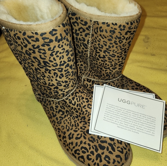 Genuine UGG Boots - Picture 3 of 9